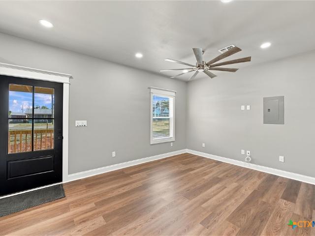 House for sale in Lott, Falls County