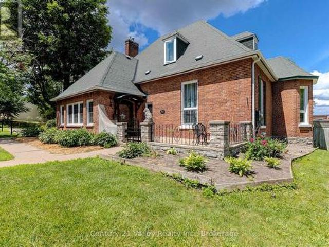 House for sale in Pembroke, Eastern Ontario