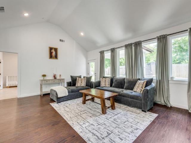 House for sale in Leonard