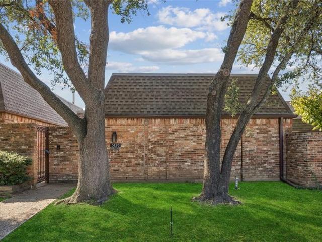 Townhouse for sale in Carrollton, Texas