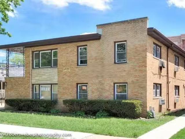 Condo for rent in Des Plaines