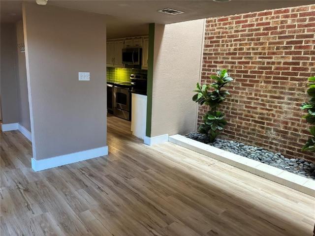 Townhouse for sale in Farmers Branch, Texas