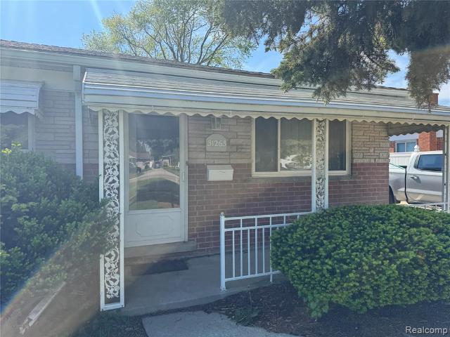 House for sale in Fraser, Macomb County