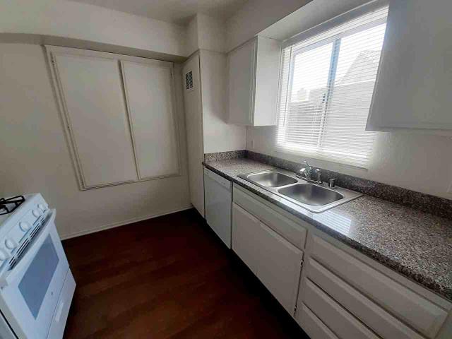 Apartment for rent in Canoga Park, California