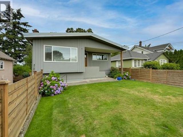 House for sale in Victoria, British Columbia