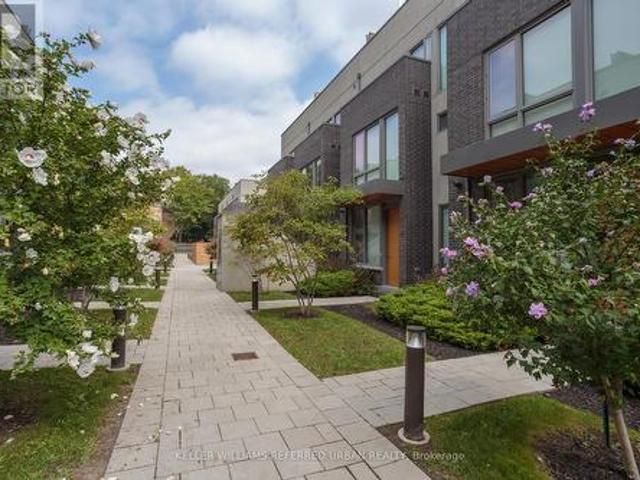 Townhouse for sale in Woburn, Ontario