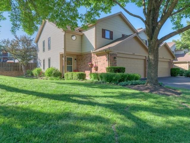 Townhouse for sale in Westmont, Illinois