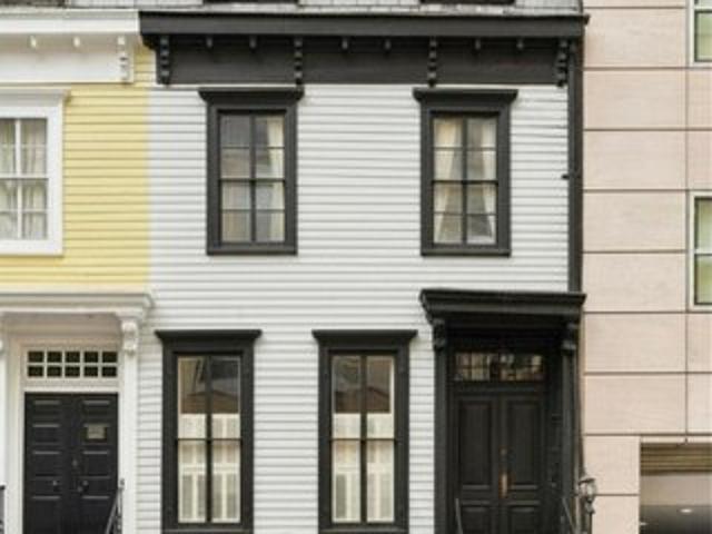 Townhouse for sale in Arverne, New York