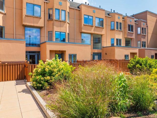 Townhouse for sale in Edgewater