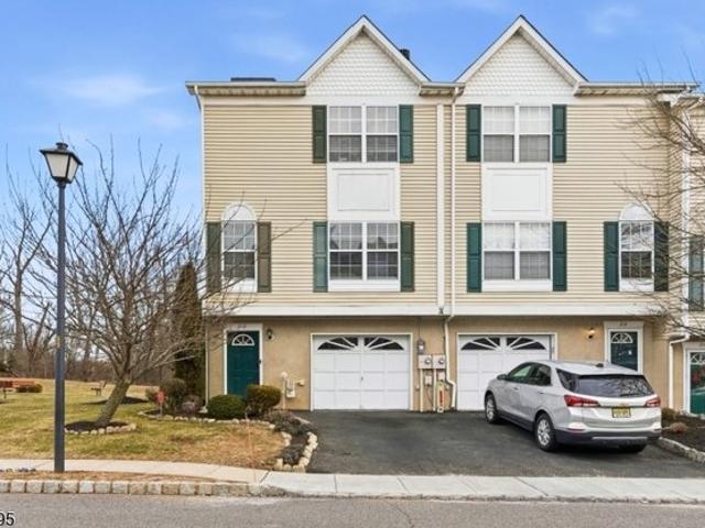 Townhouse for sale in Flemington, New Jersey