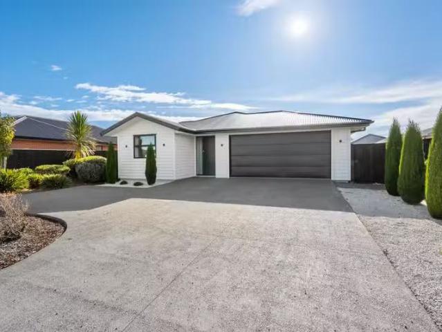 House for sale in Chaslands, Canterbury