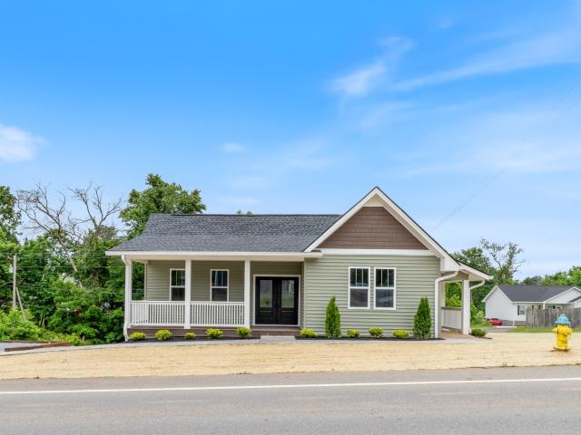 Commercial for sale in Dickson