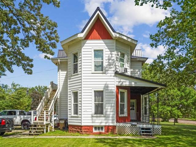 House for sale in Manchester, Iowa