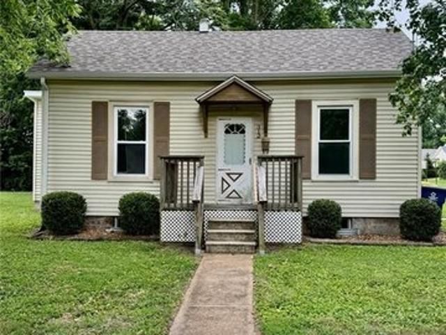 House for sale in Edwardsville, Illinois