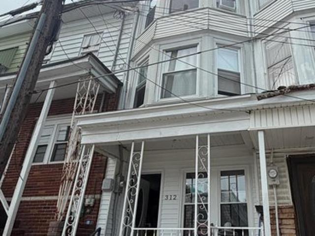 Townhouse for sale in Shenandoah, Pennsylvania