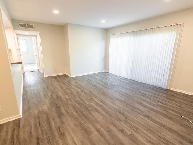 Apartment for rent in Canoga Park, California