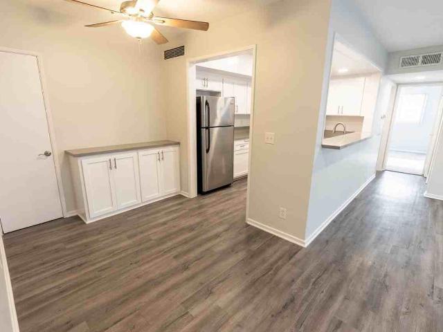 Apartment for rent in Canoga Park, California