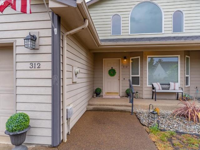 Townhouse for sale in Fir Villa, Dallas