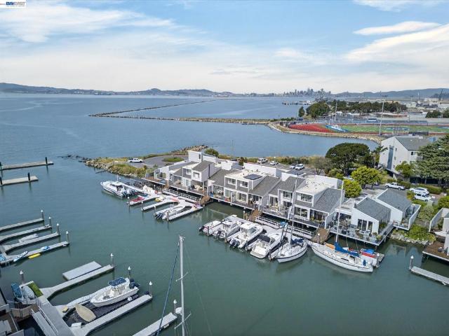 Townhouse for sale in Alameda, California