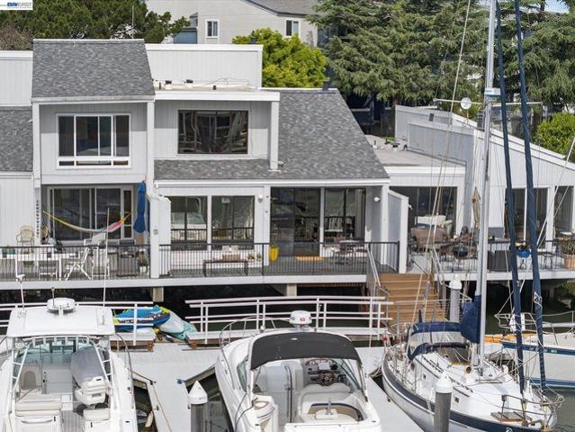 Townhouse for sale in Alameda, California