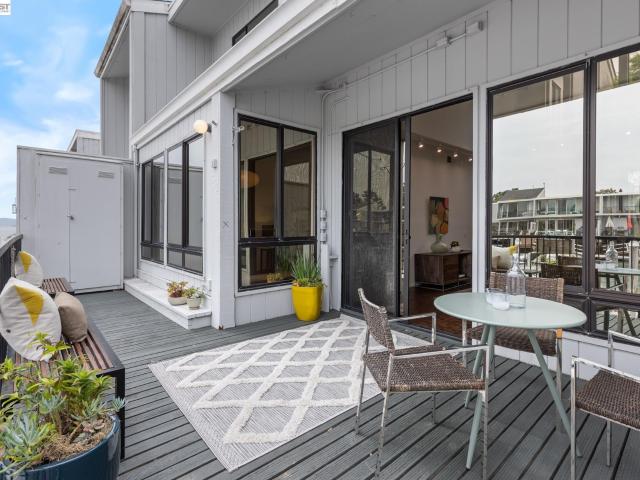 Townhouse for sale in Alameda, California