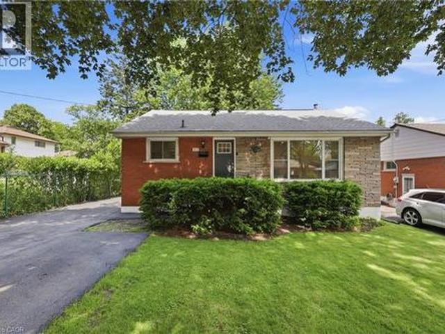 House for sale in Ancaster, Ontario