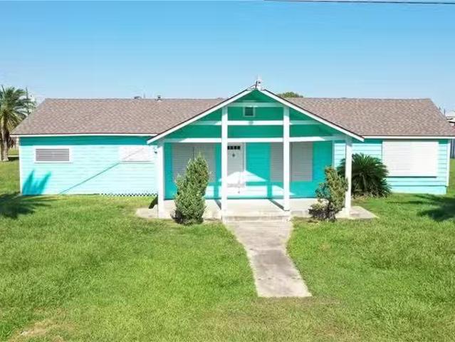 House for sale in Victoria