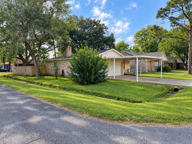 House for sale in Dickinson, Galveston County
