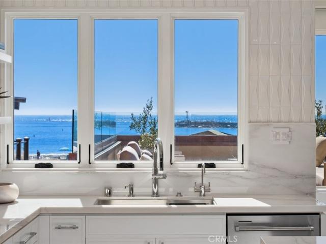 Condo for sale in Corona Del Mar, California