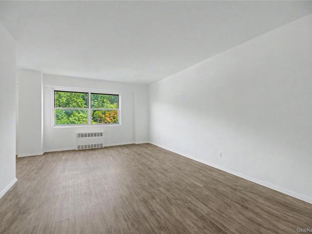 Property for sale in The Bronx, Arverne