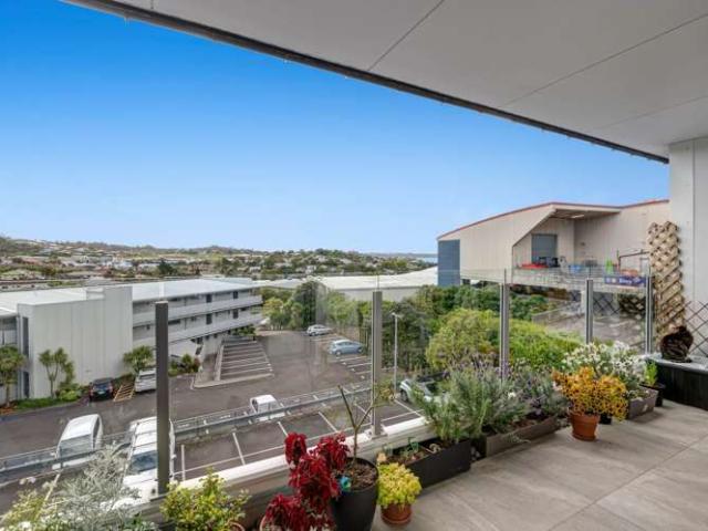 Apartment for sale in Whangaparaoa