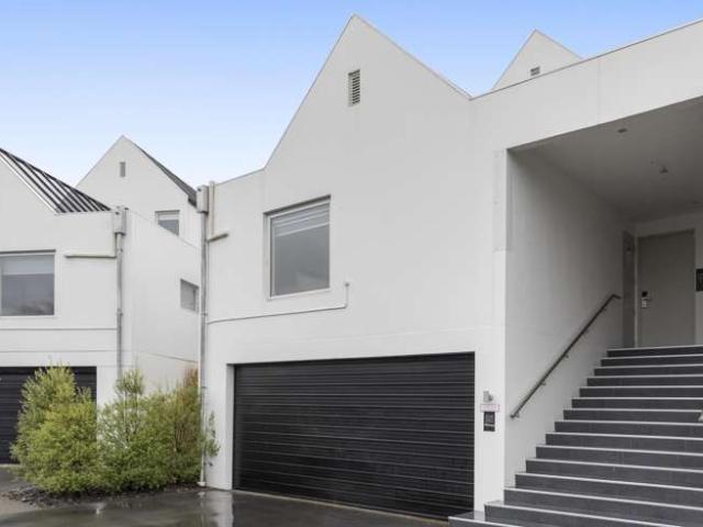 Townhouse for sale in Canterbury