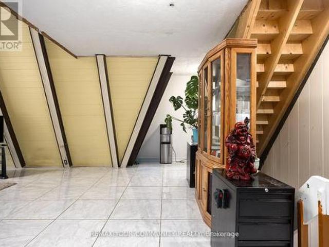 House for sale in Ontario