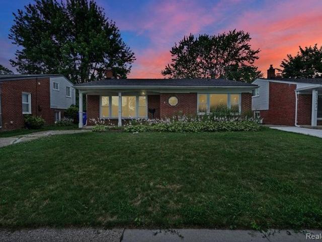 House for sale in Fraser, Michigan