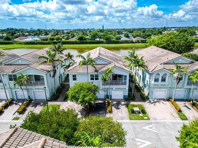 Townhouse for sale in Riviera Beach, Florida
