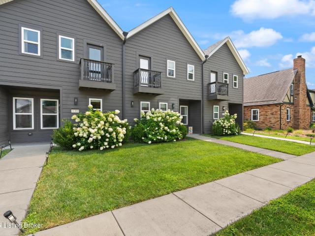 Townhouse for sale in Freys Hill, Louisville