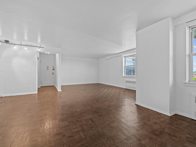 Property for sale in The Bronx, Arverne
