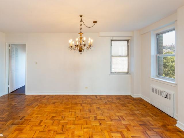 Property for sale in The Bronx, Arverne