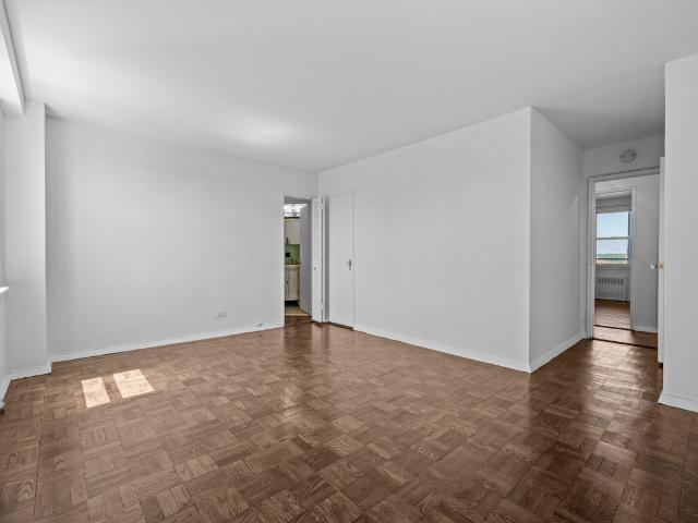 Property for sale in The Bronx, Arverne