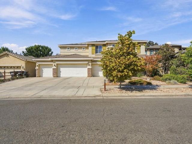 House for sale in Fieldstone Oaks, Visalia