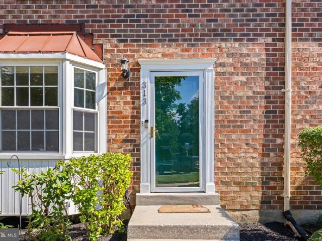 Townhouse for sale in Pasadena, Maryland