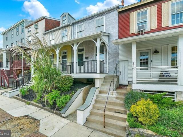 Townhouse for sale in Chester, Pennsylvania