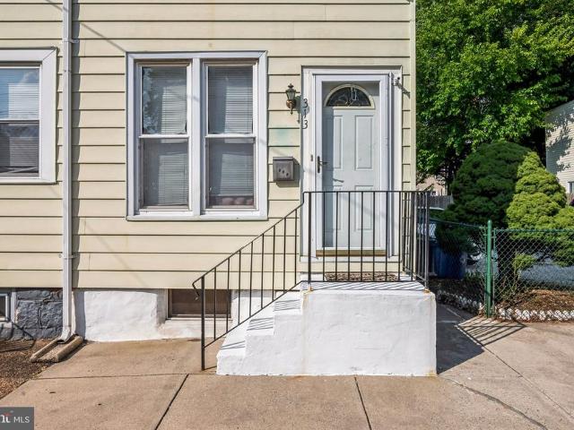 Townhouse for sale in Gloucester City
