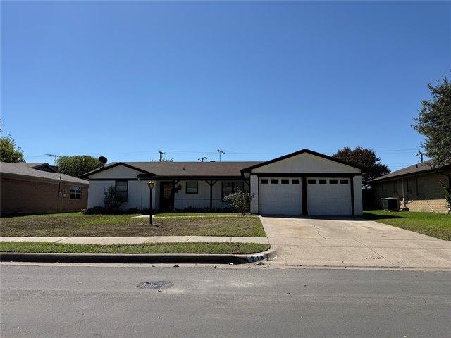 House for sale in Burleson, Johnson County