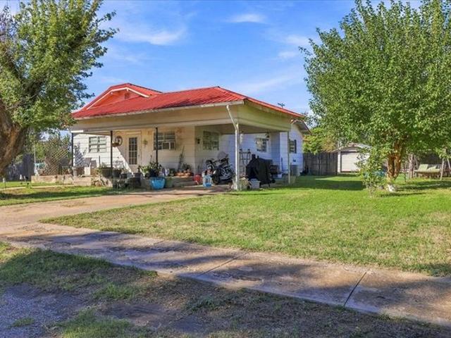 House for sale in Erick, Beckham County