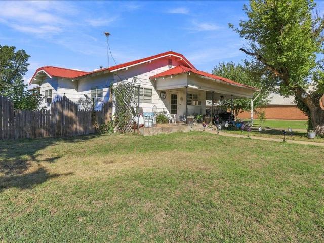 House for sale in Erick, Beckham County