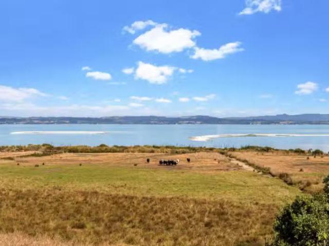 House for sale in Awhitu