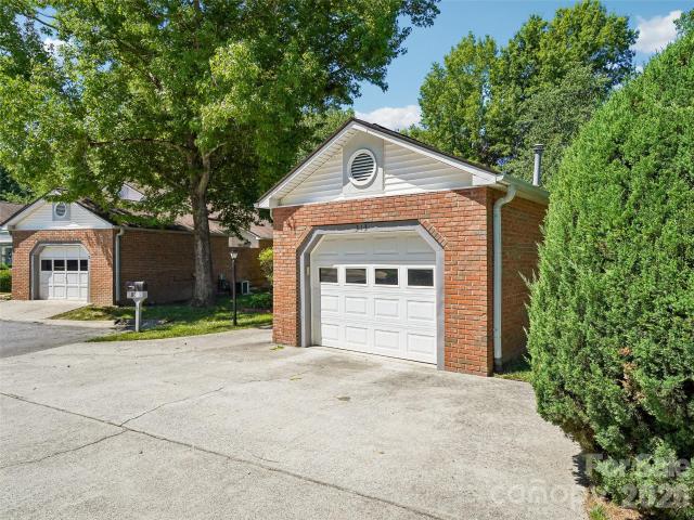 Condo for sale in Hendersonville, North Carolina