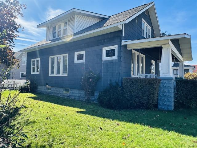 House for sale in Manistee, Manistee County