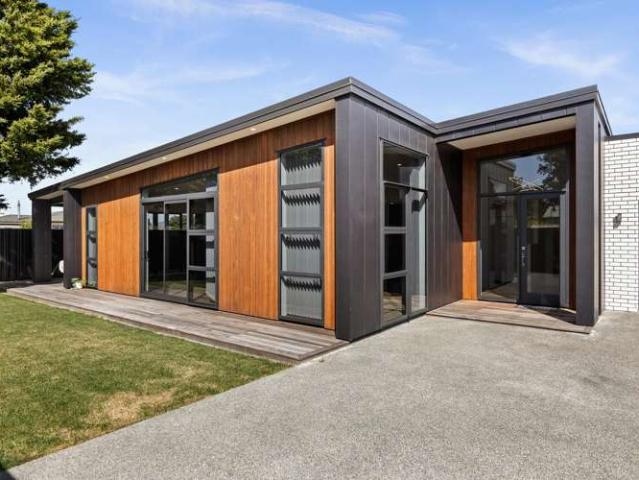 House for sale in Frimley, Hastings